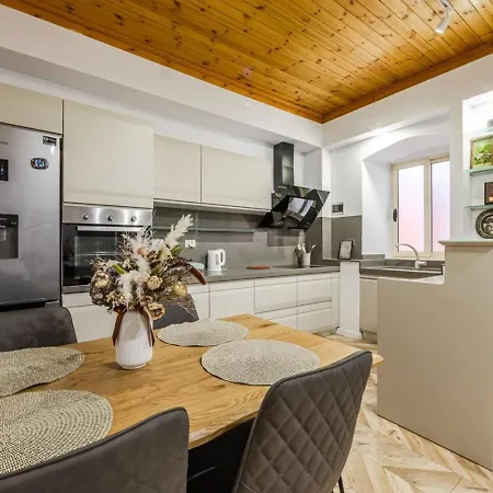Olive Heart Of By Pikhost Appartement